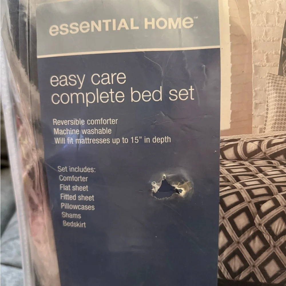 Black and White Complete Bed Set